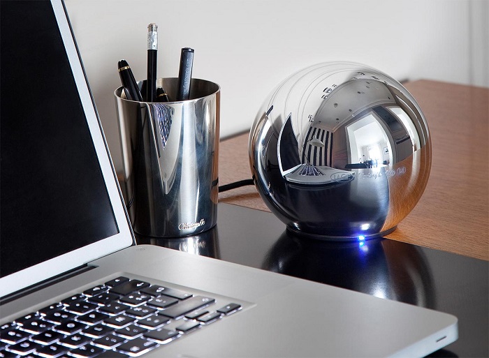 GIFTS TO PUT UNDER THE TREE: 8 CREATIVE GADGETS